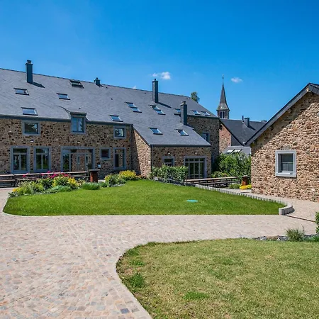 Holiday home Spacious In Bourseigne-neuve, Cleaning Included Bourseigne-Neuve