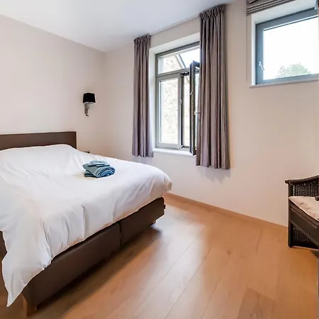Spacious In Bourseigne-neuve, Cleaning Included